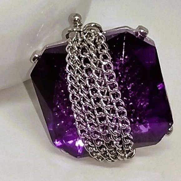 Large Violet Expandable Stretch Ring with Draping Chain - Picture 4 of 4